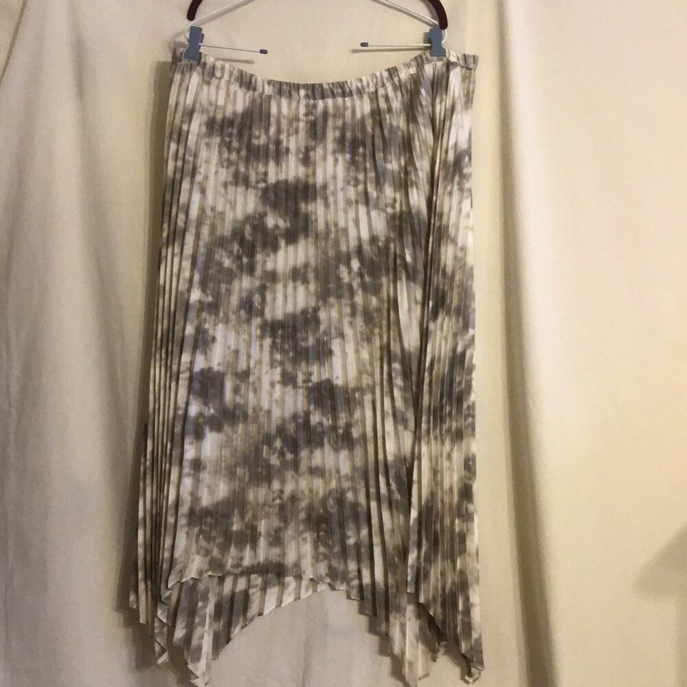 SUSAN GRAVER Pleated Grey/White Tie Dye Shark Tooth Hem Pull-on Waist Skirt 1X